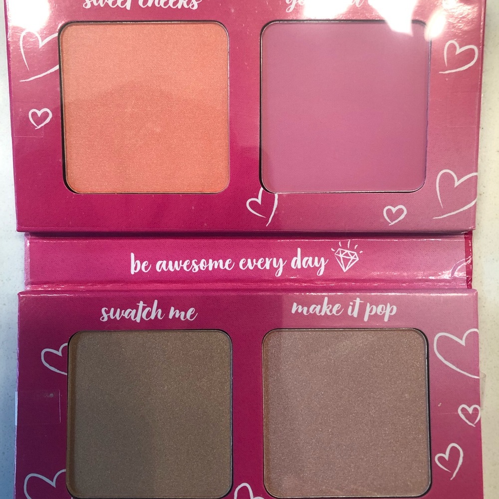 AMAZING MUST HAVE PALLETTE essence jelly keen Powder Palette and Highlighter